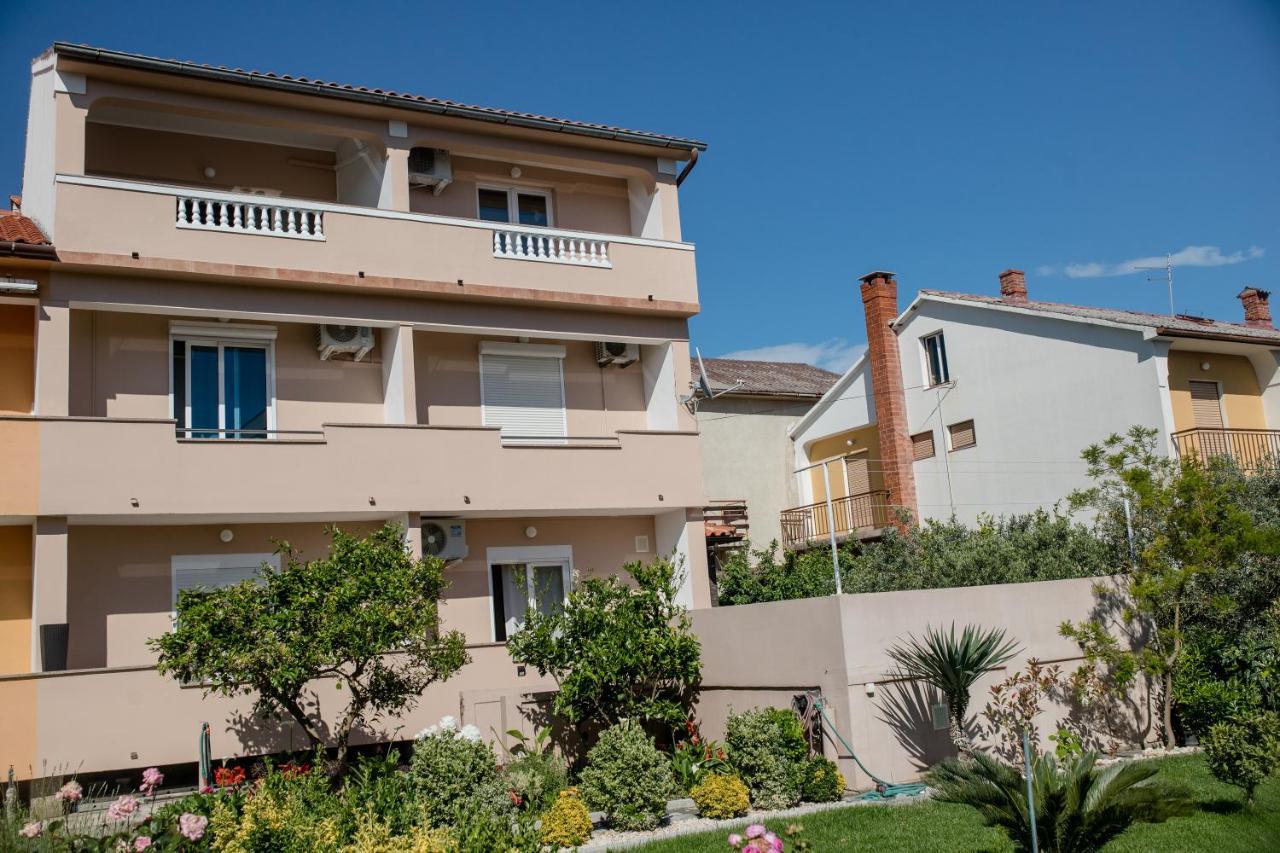 Apartments Luka Rab Town Exterior photo