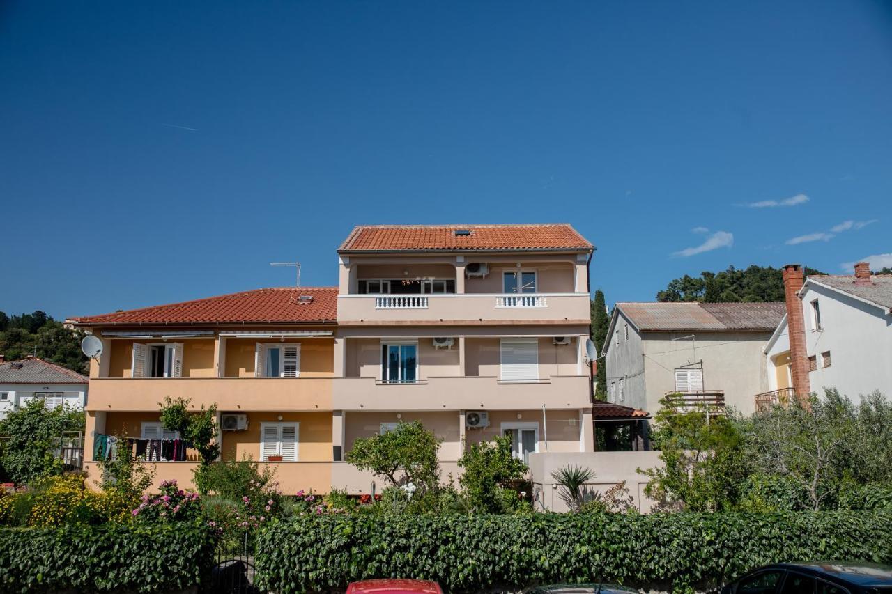 Apartments Luka Rab Town Exterior photo